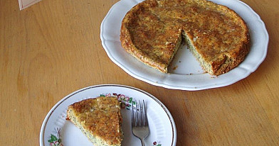 Cukinijų ir aguonų pyragas su citrininiu glaistu