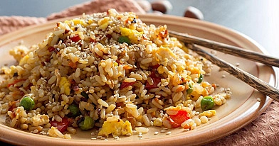 Brauner Reis - Vorteile und Kochen Brei mit Gemüse