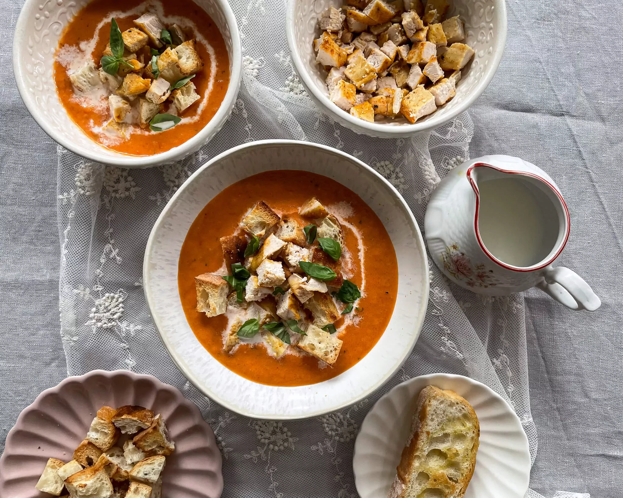Tomatensuppe mit Huhn