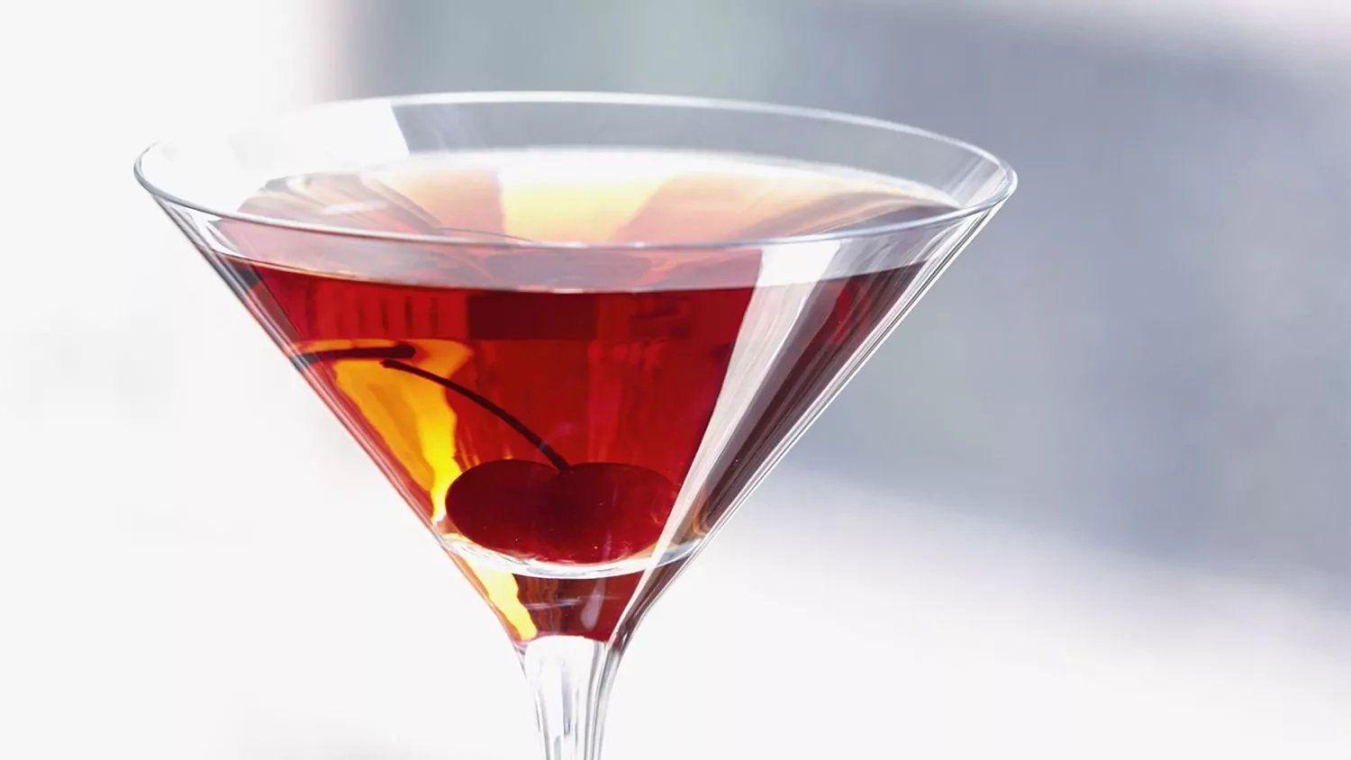 Manhattan - Whiskey (Bourbon) und Wermut-Cocktail mit Strauch