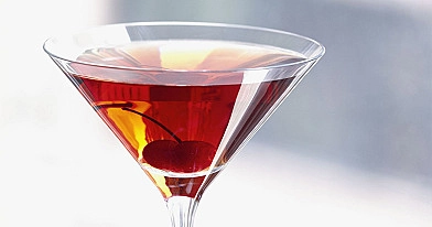 Manhattan - Whiskey (Bourbon) und Wermut-Cocktail mit Strauch