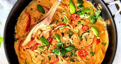 Thai red curry with chicken and coconut milk