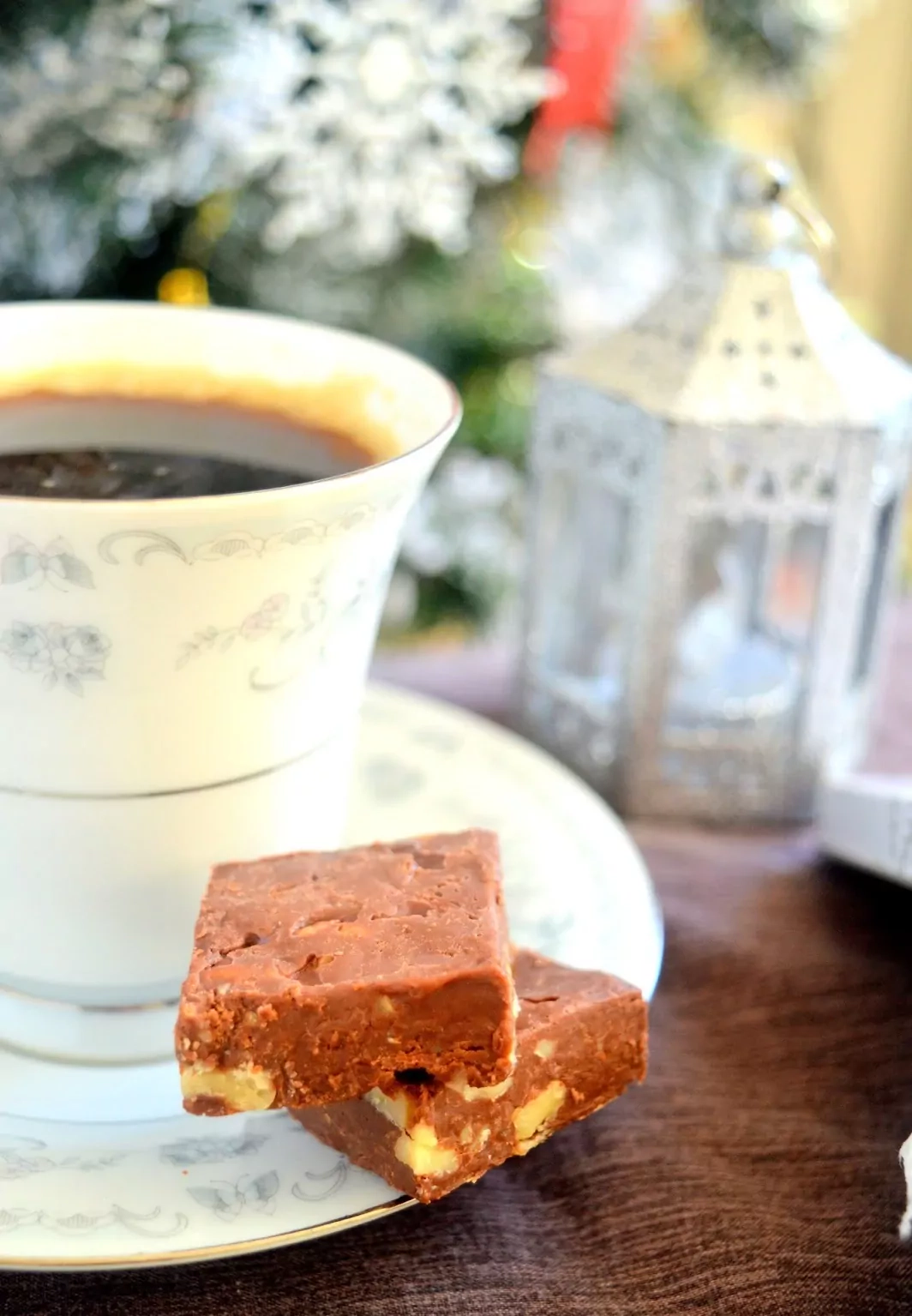 Skanūs šokoladiniai saldainiai su riešutais ir saldintu sutirštintu pienu