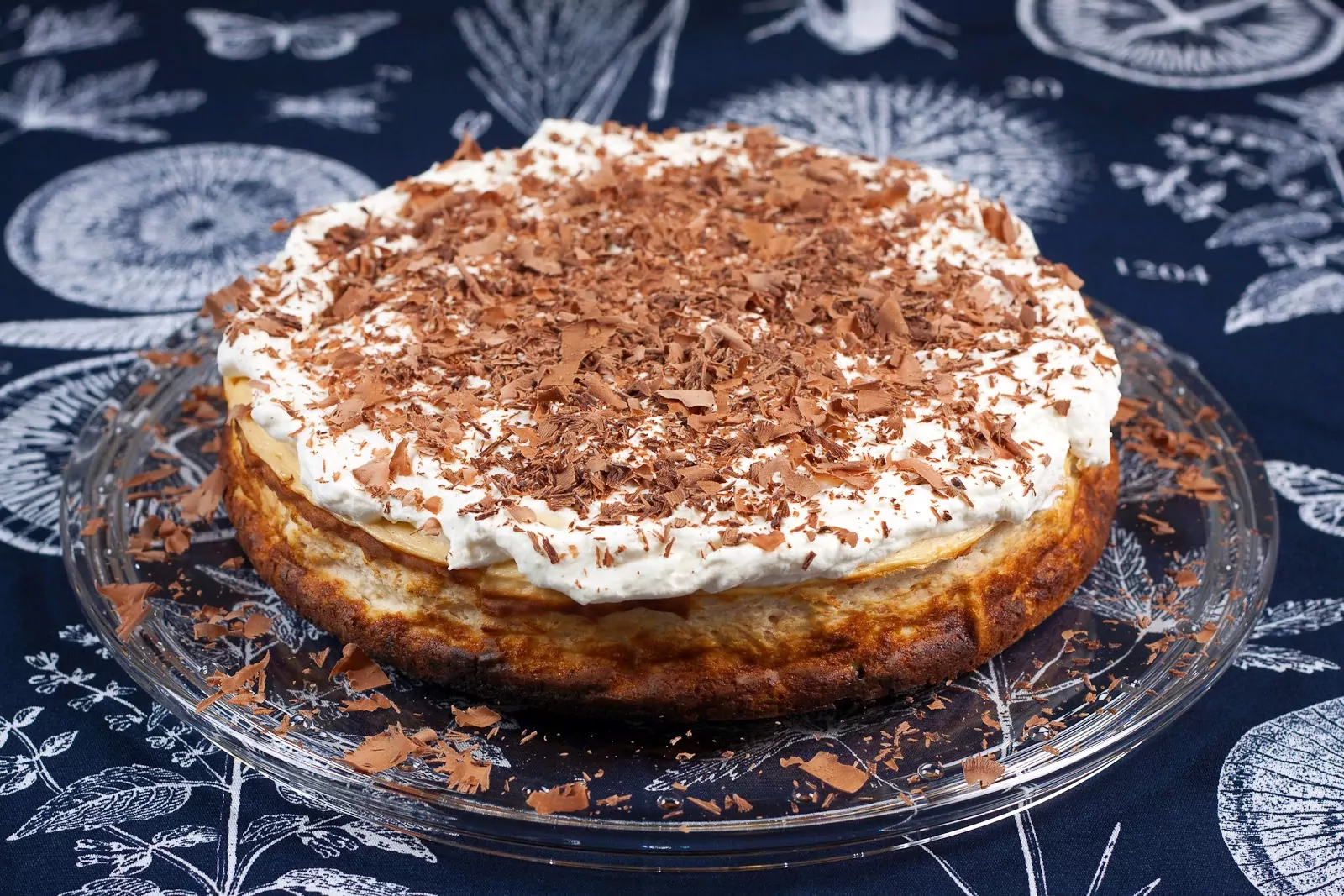 Soft and creamy cheesecake and banana cake