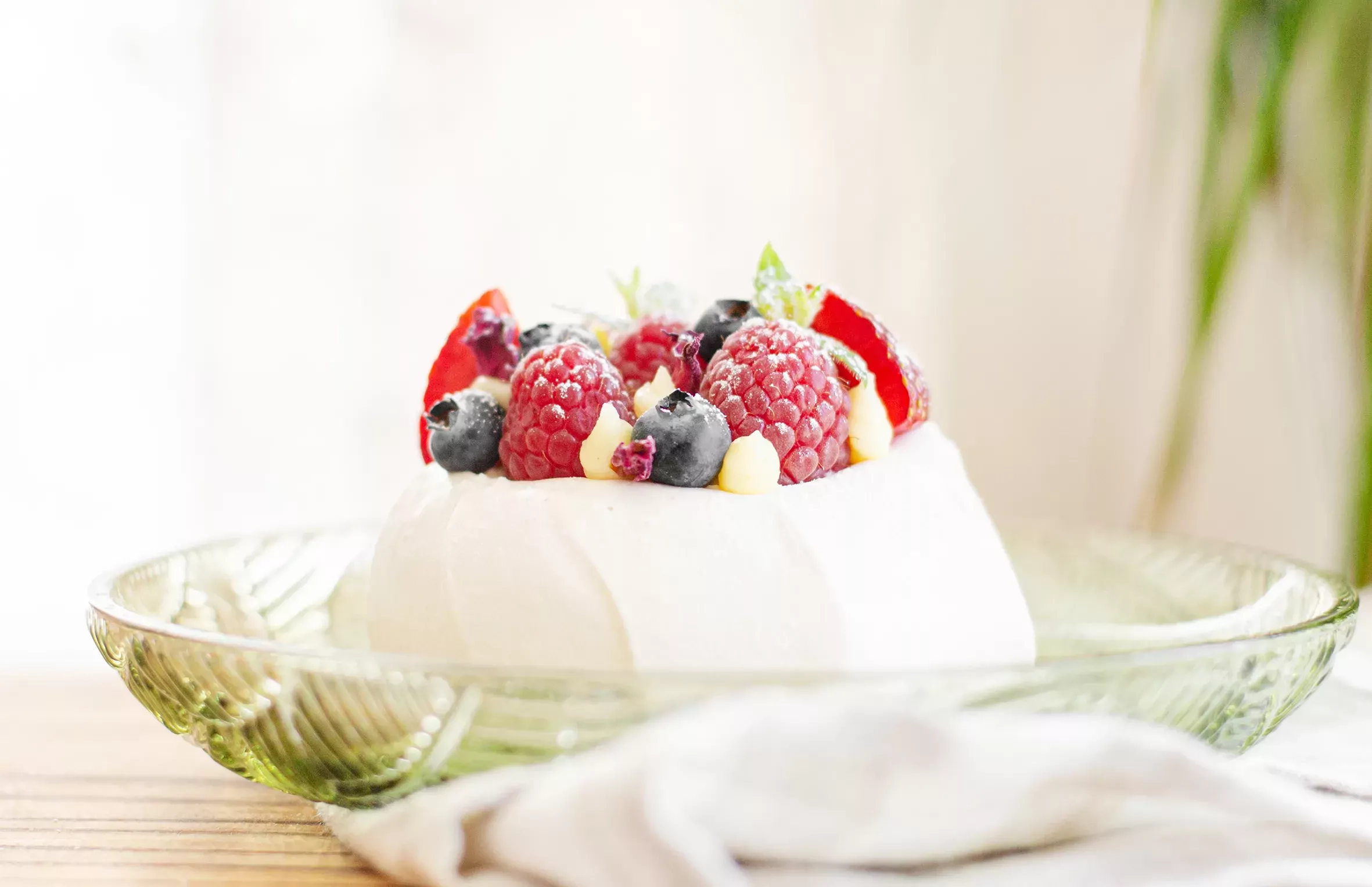 Mini pavlova recepte - konditorejas izstrādājumi ar maskarpones un laima krēmu