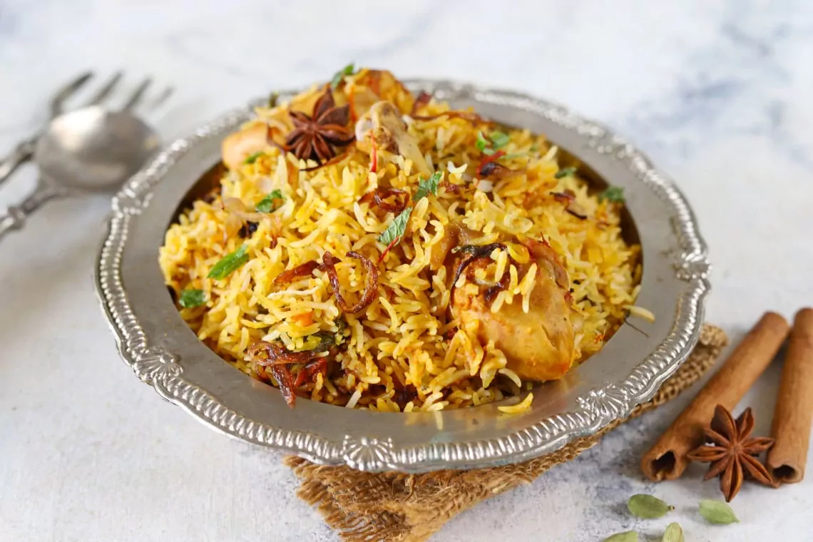 Pollo biryani - ración india con arroz basmati