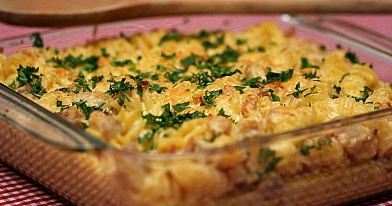 Tetrazzini de pollo - pasta con pollo y salsa cremosa de queso