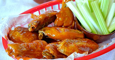 Crispy Baked Chicken Wings with Buffalo Sauce