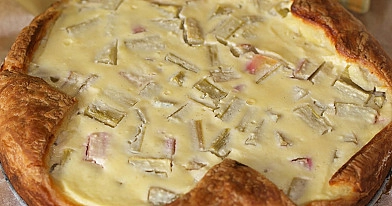 Rabarberu pīrāgs ar biezpienu