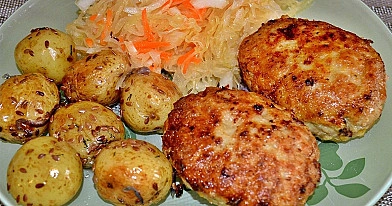 Gefüllte Schnitzel mit Karotten, Zwiebeln, Käse und Eiern