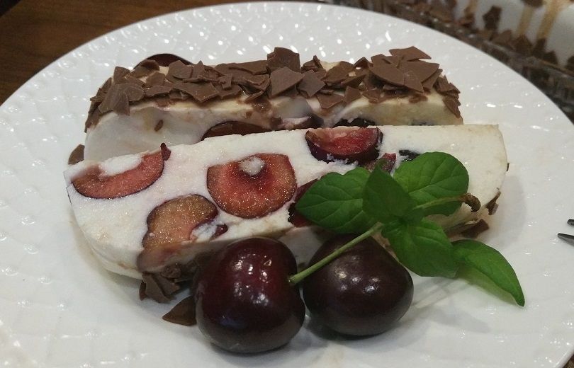 Varškės desertas su trešnėmis