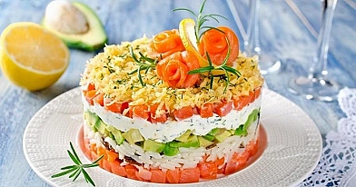 Salmon salad with rice and avocado (without mayonnaise)