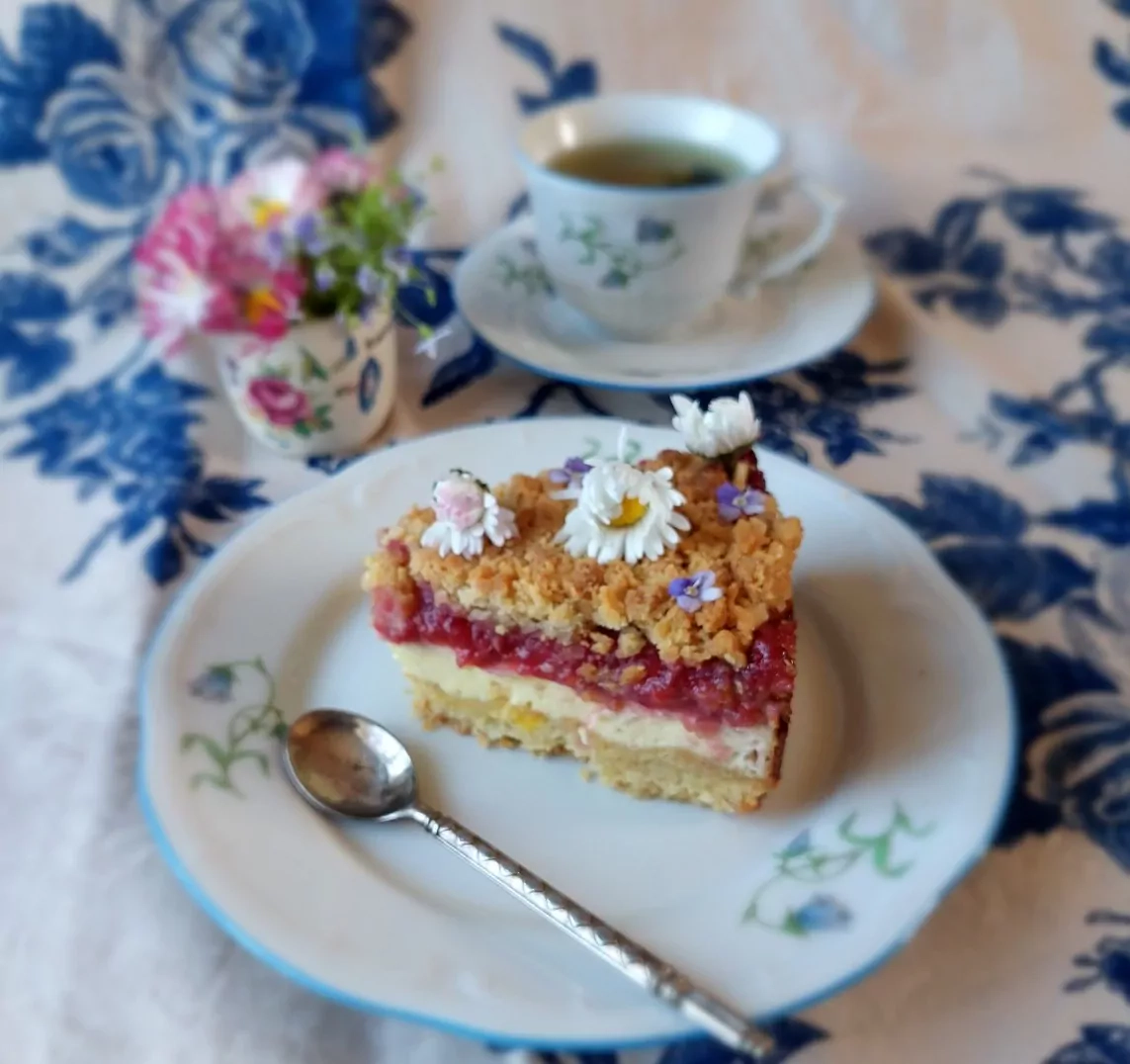 Trupininis pyragas su varške ir uogiene