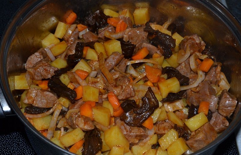 Ukrainietiškai troškinta kiauliena