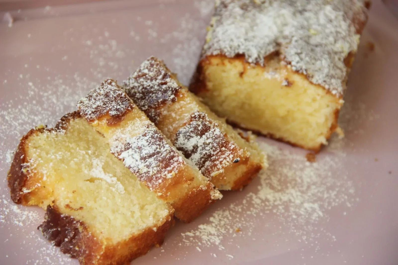 Greitas citrinų pyragas su cukraus ir citrinos sulčių sirupu