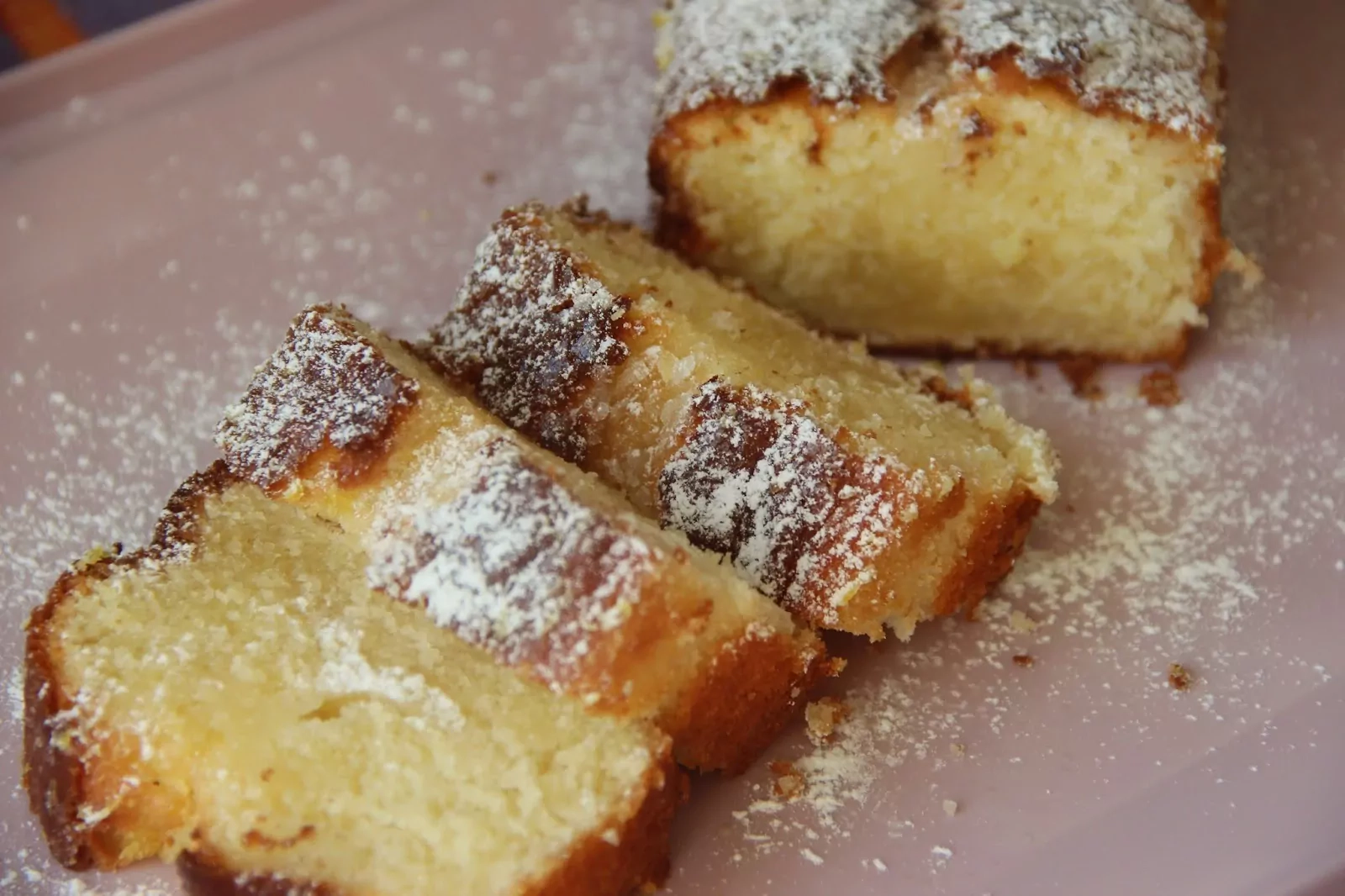 Greitas citrinų pyragas su cukraus ir citrinos sulčių sirupu