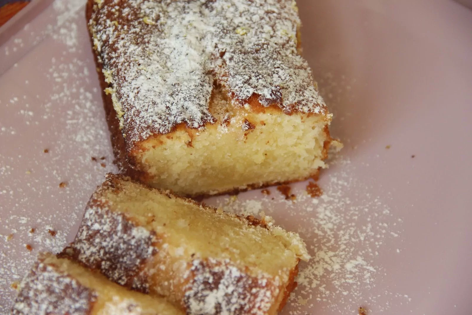 Greitas citrinų pyragas su cukraus ir citrinos sulčių sirupu