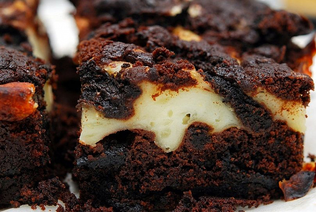 Šokoladinis pyragas su varške ir "Oreo" sausainiais