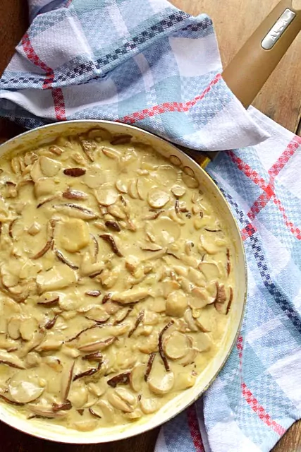 Kaip ir kiek laiko reikia virti baravykus? + Svieste troškinti baravykai su grietinėle