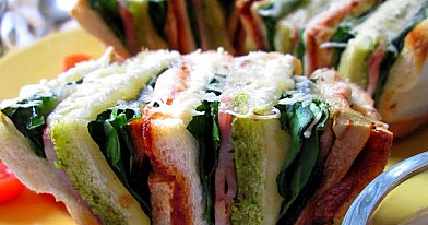Tostowe wachlarzyki z pesto - luksusowe na śniadanie