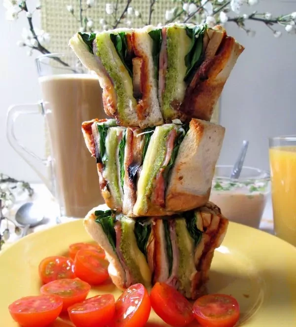 Tostowe wachlarzyki z pesto - luksusowe na śniadanie