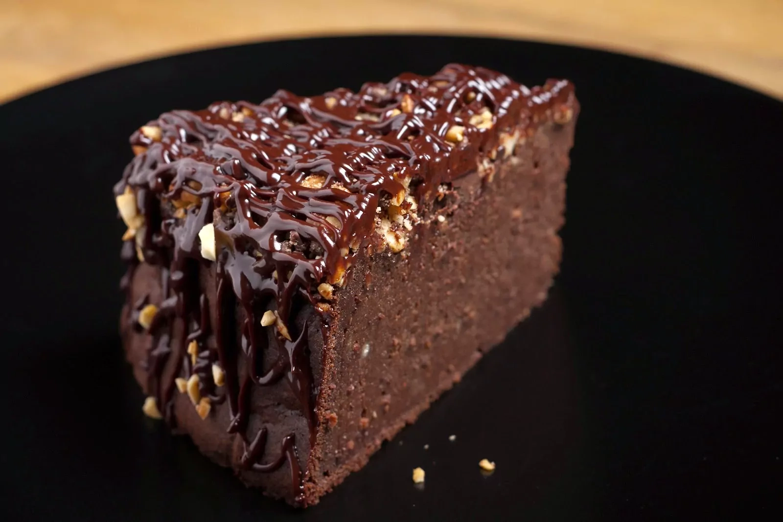 Šokoladinis obuolių ir datulių pyragas