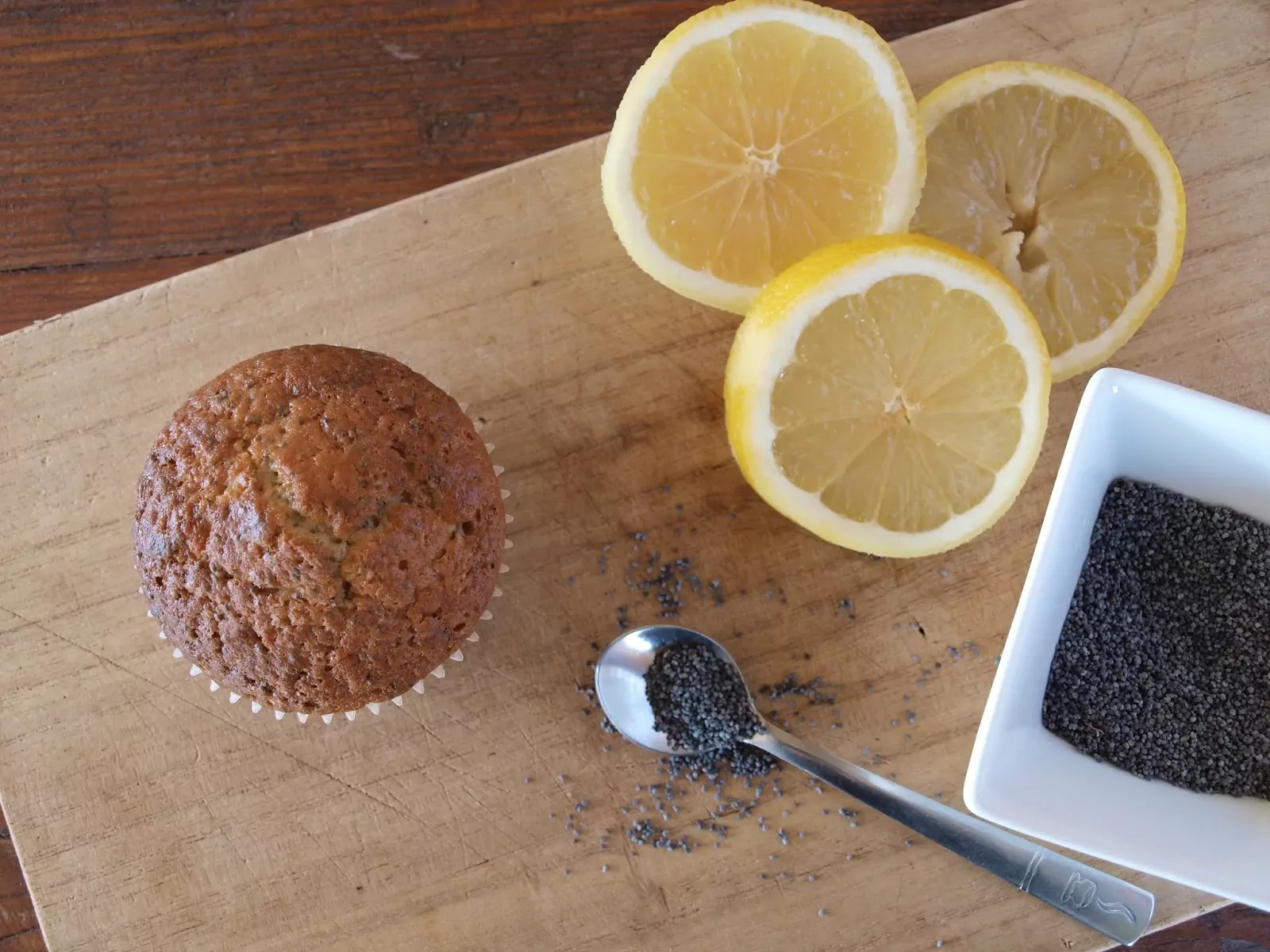 Skaniausi citrininiai keksiukai su aguonomis
