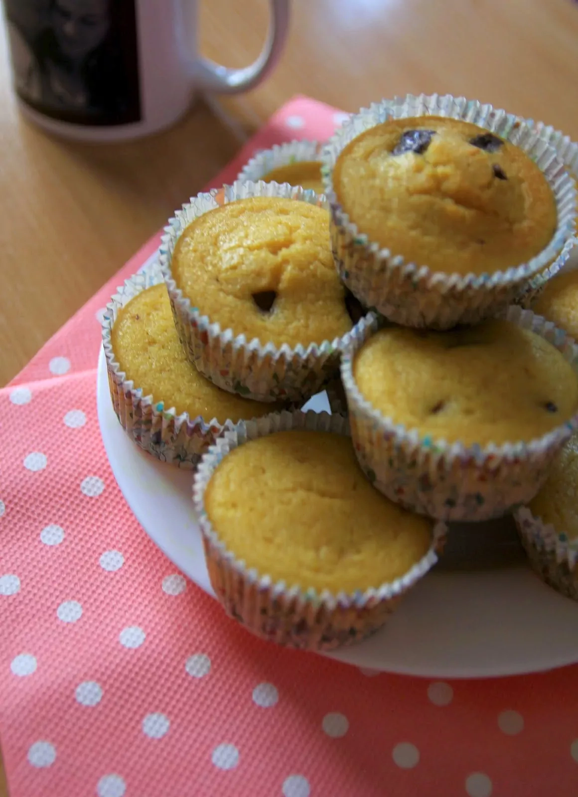 Veganiški citrininiai keksiukai su šokolado gabaliukais be gliuteno
