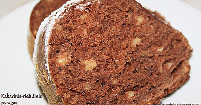 Kakavinis-riešutinis grietinėlės pyragas