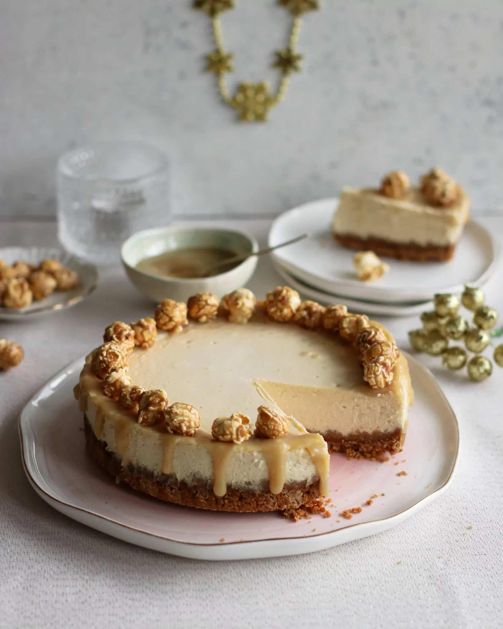 Imbierinis sūrio pyragas su karamele