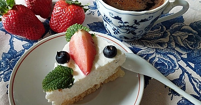 Biskvitinis maskarponės sūrio tortas su grietinėle