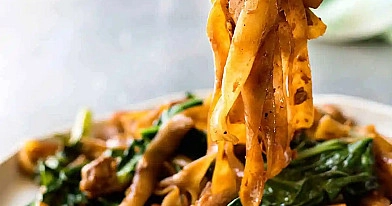 Pad See Ew - Tailandietiškas makaronų ir vištienos stir fry