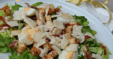 Cezario salotos su kumpiu, kiaušiniais ir Parmos sūriu
