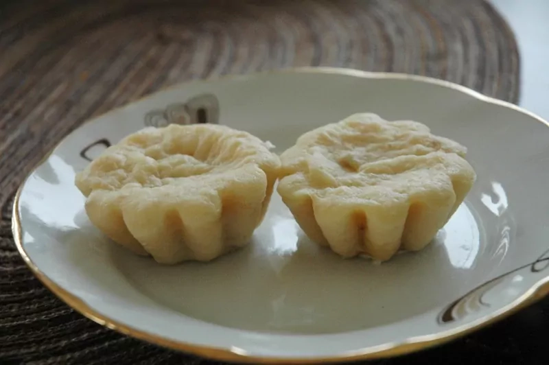 Varškėčiai su bananais keksiukų formelėse