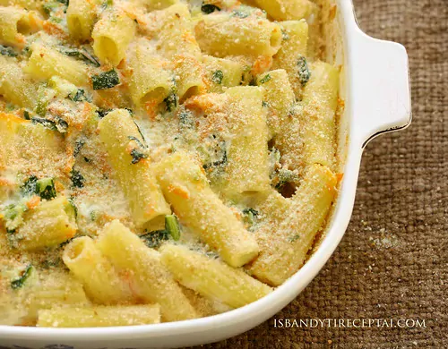 Veganiškas makaronų apkepas su lapine cikorija