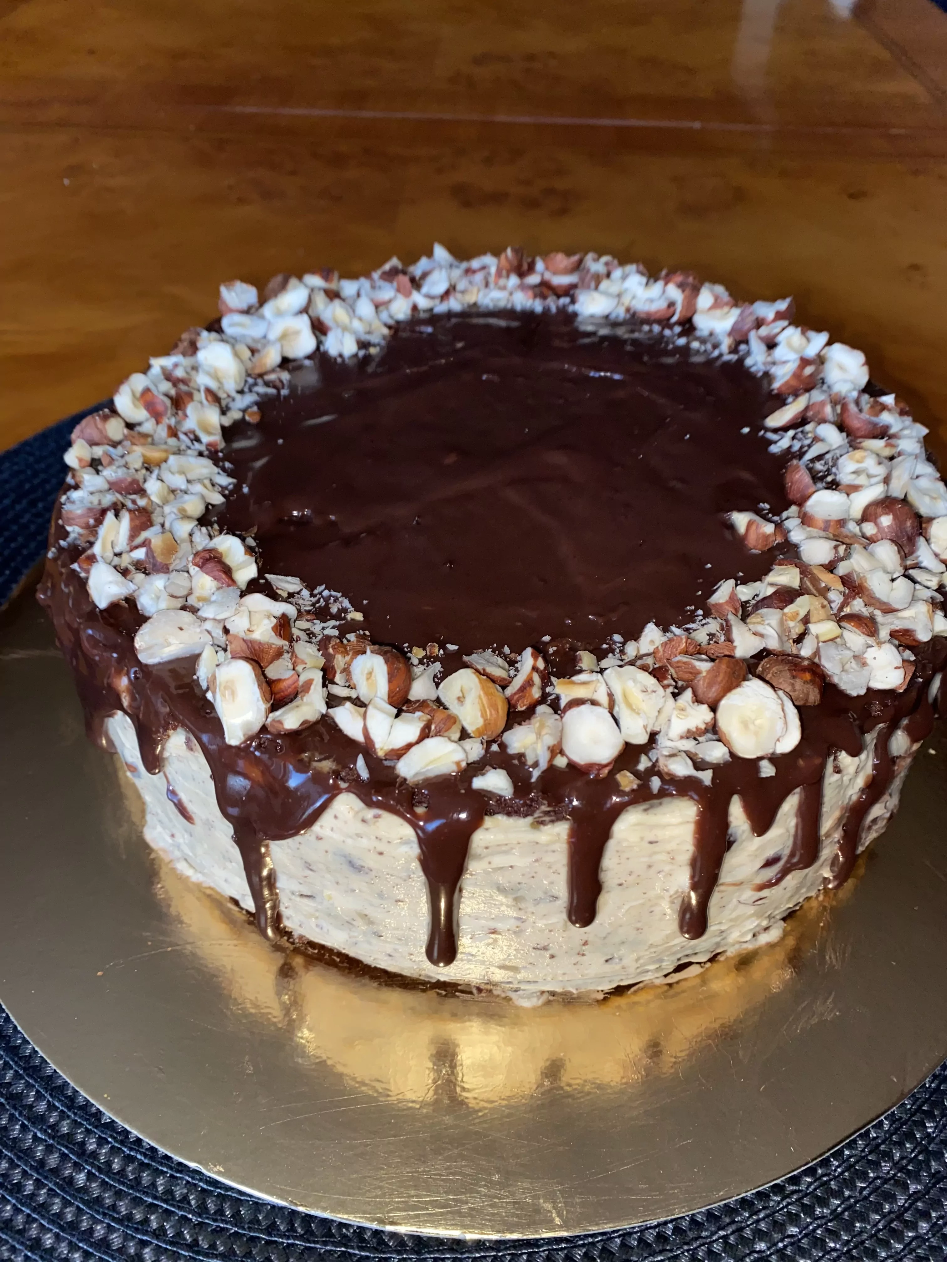 Šokoladinis tortas su lazdynų riešutais