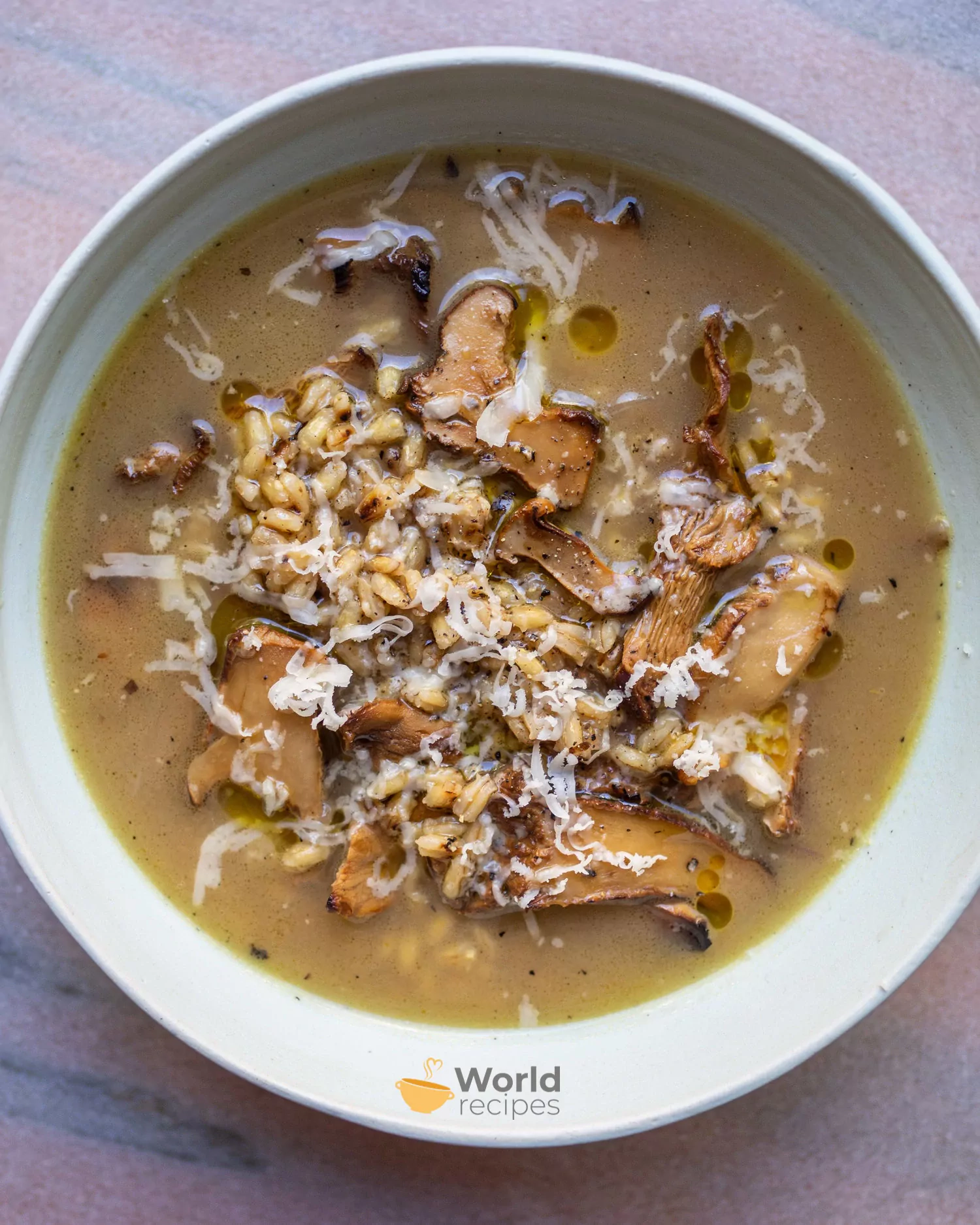 Miško grybų sriuba su kruopomis ir spirgučiais