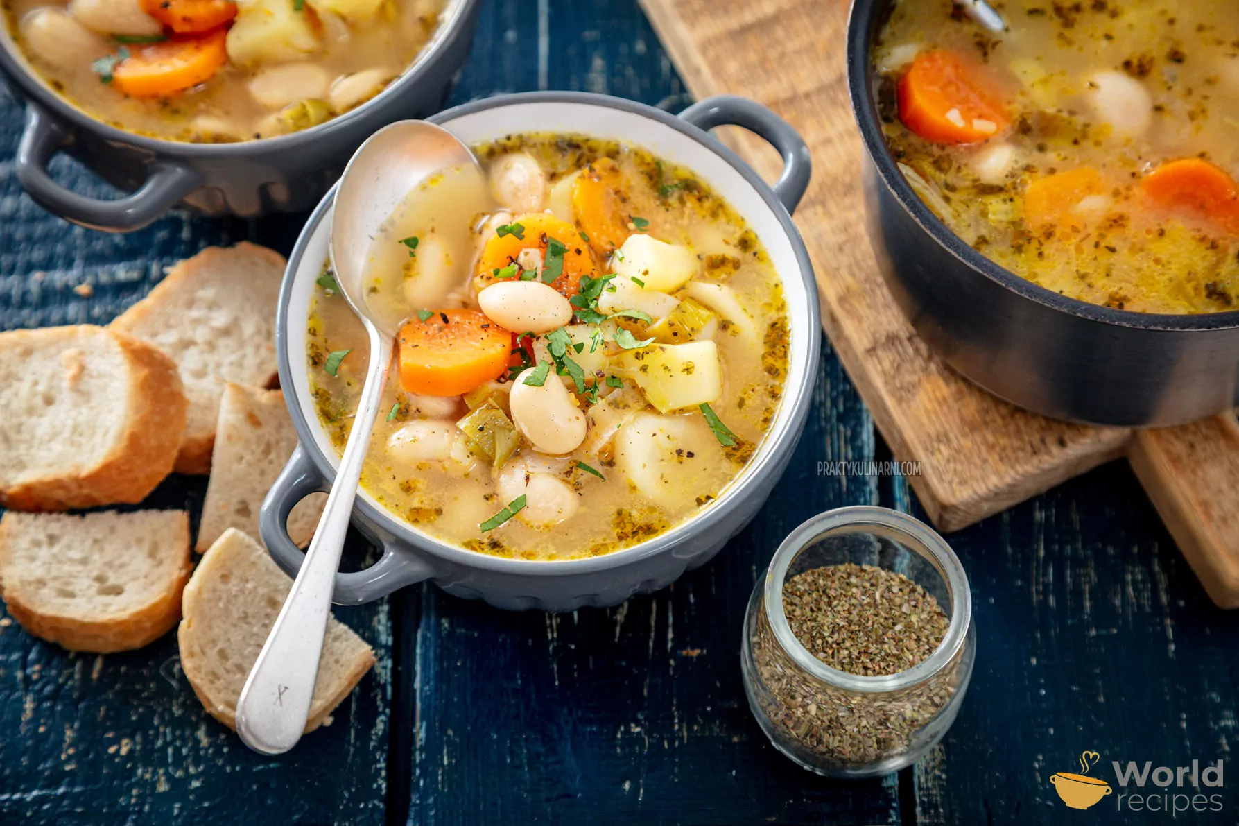 Tradicinė baltųjų pupelių sriuba su morkomis ir porais