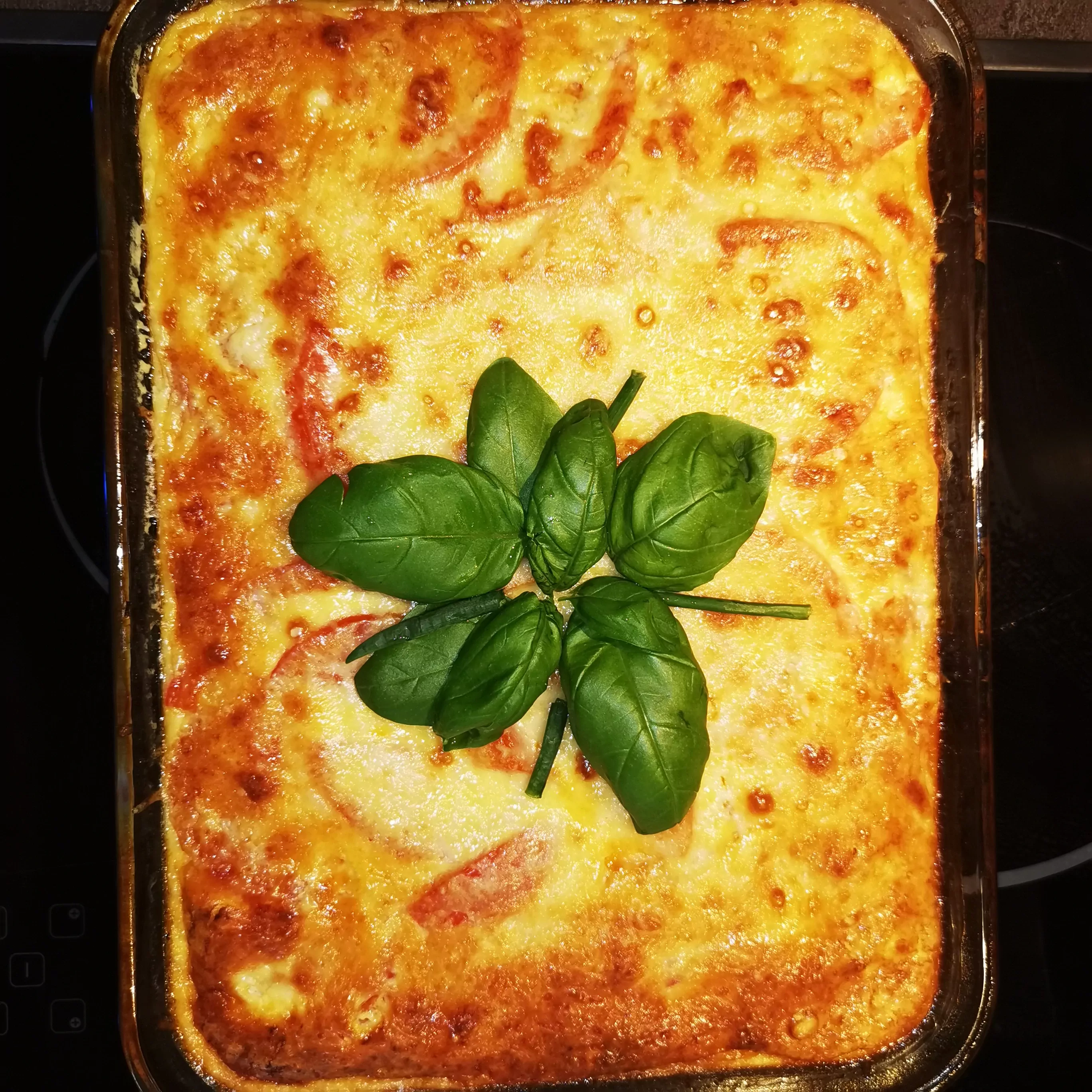 Cukinijų apkepas su faršu (malta mėsa), pomidorais ir sūriu