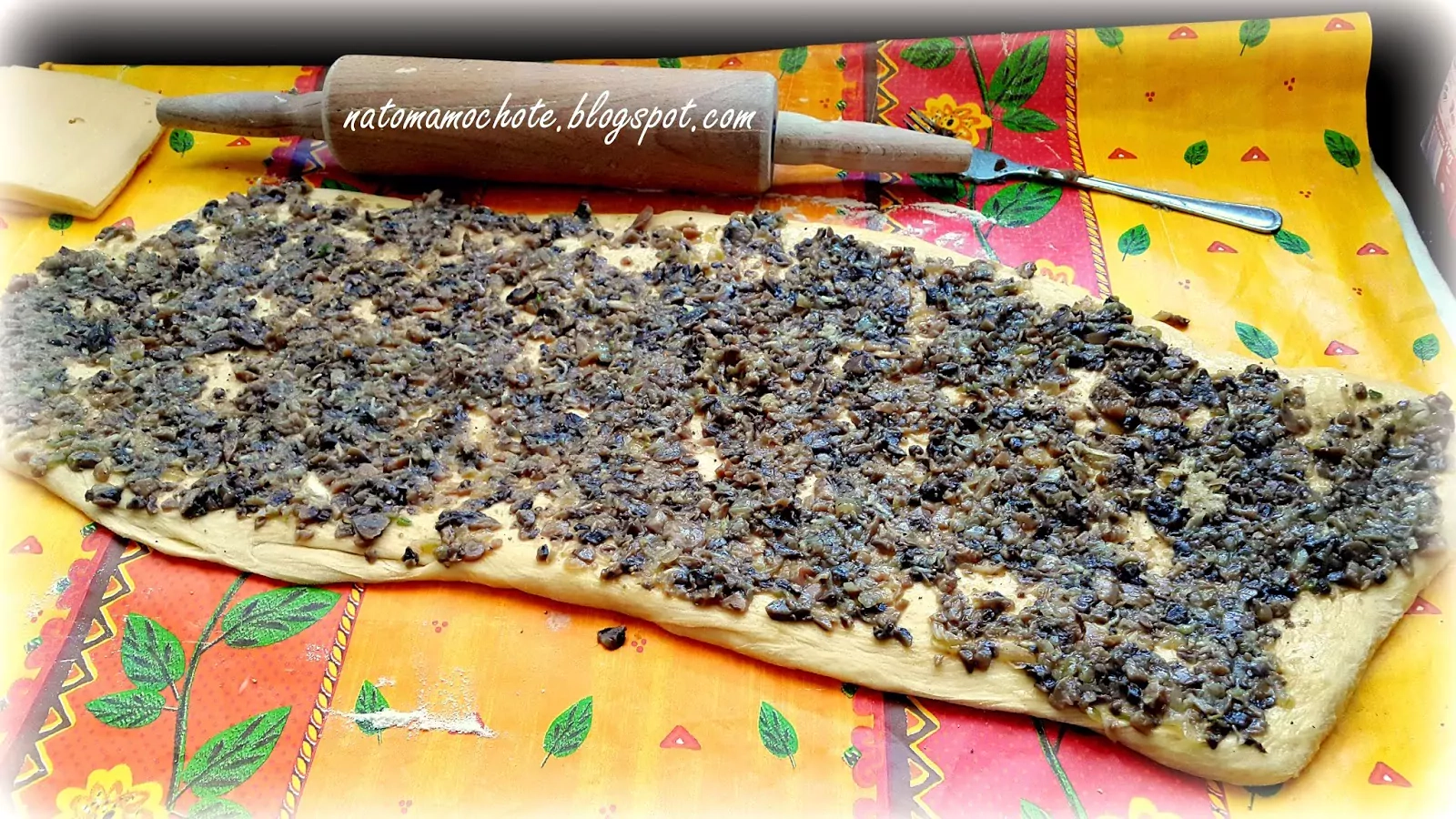 Odrywany Chlebek z Pieczarkami, Serem i Cebulą