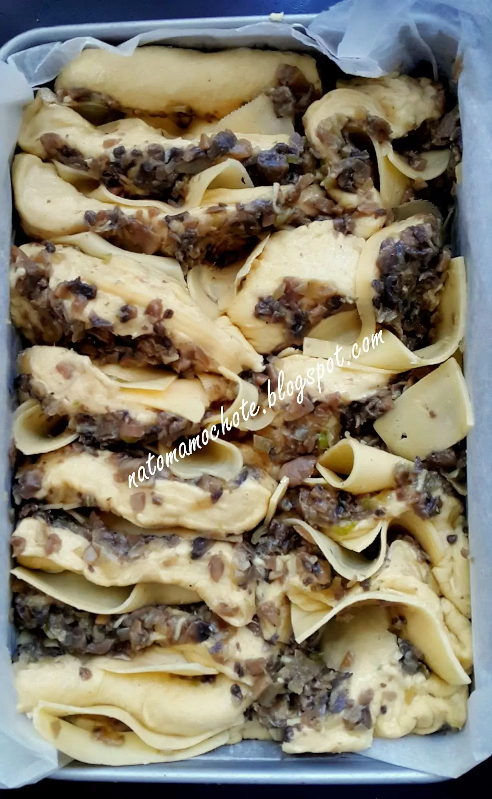 Odrywany Chlebek z Pieczarkami, Serem i Cebulą