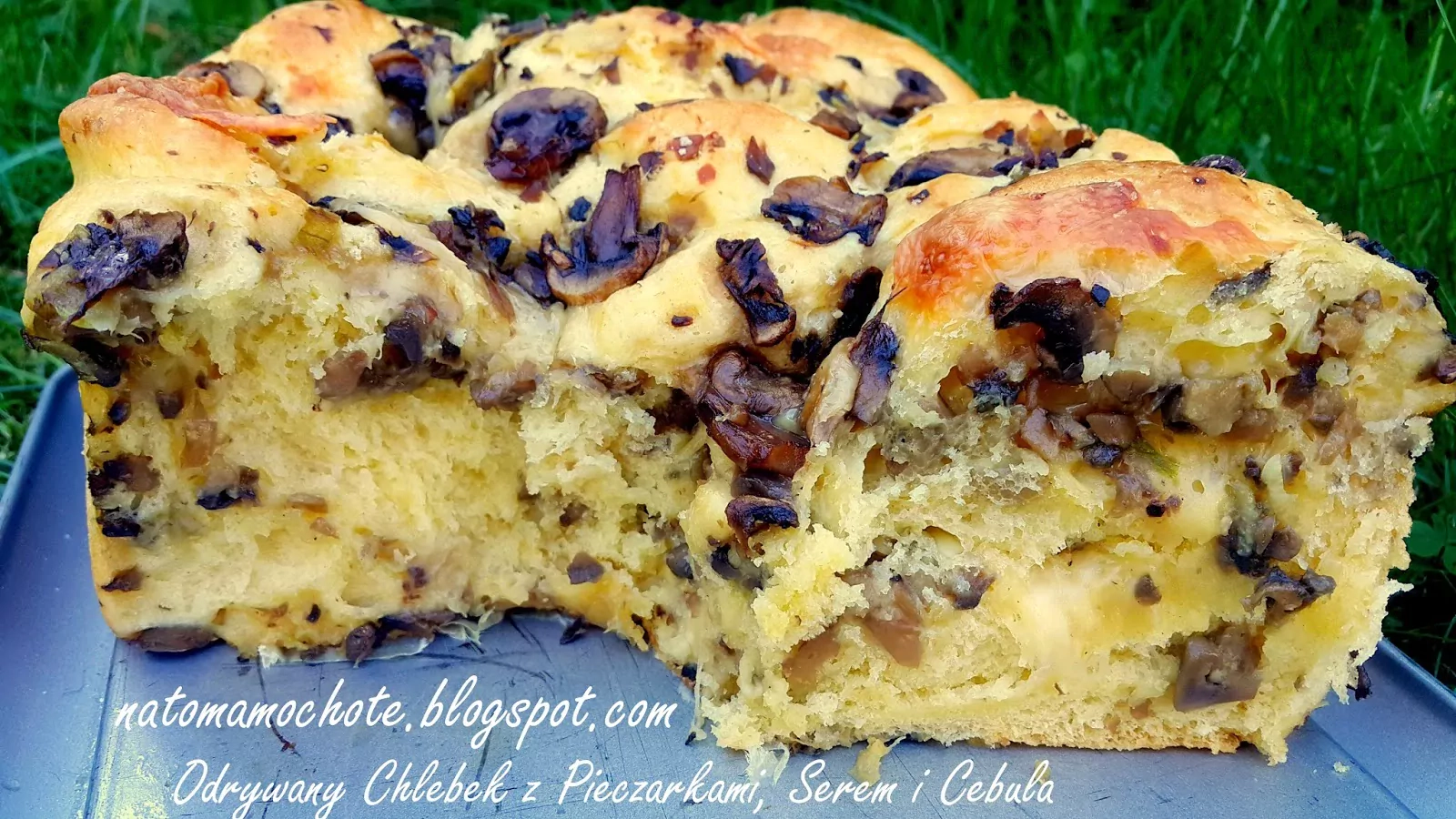 Odrywany Chlebek z Pieczarkami, Serem i Cebulą