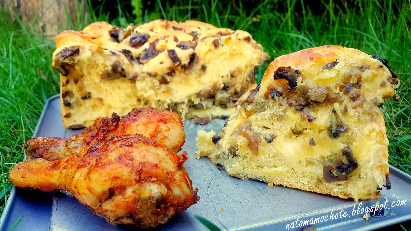 Odrywany Chlebek z Pieczarkami, Serem i Cebulą