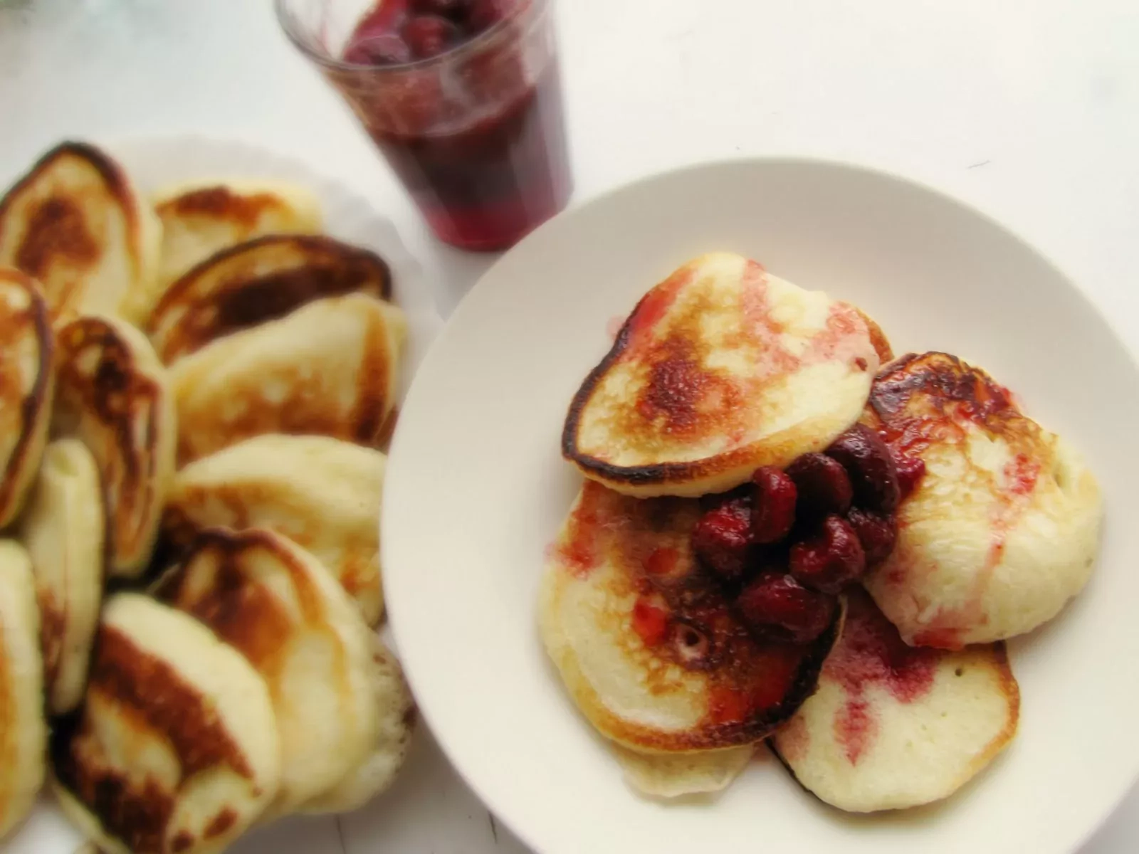 Paprasti mieliniai blynai su sausomis mielėmis, pienu ir aliejumi