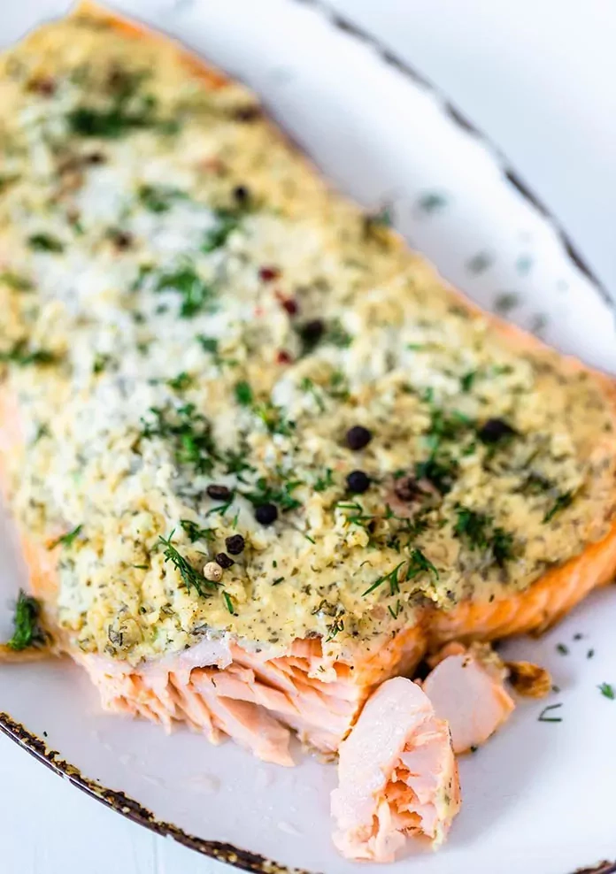 Greitas lašišos filė kepsnys orkaitėje su kreminiu sūreliu