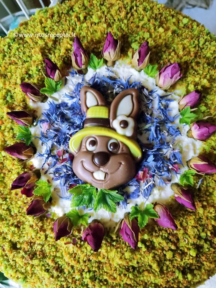 Pistacijų tortas su avietėmis