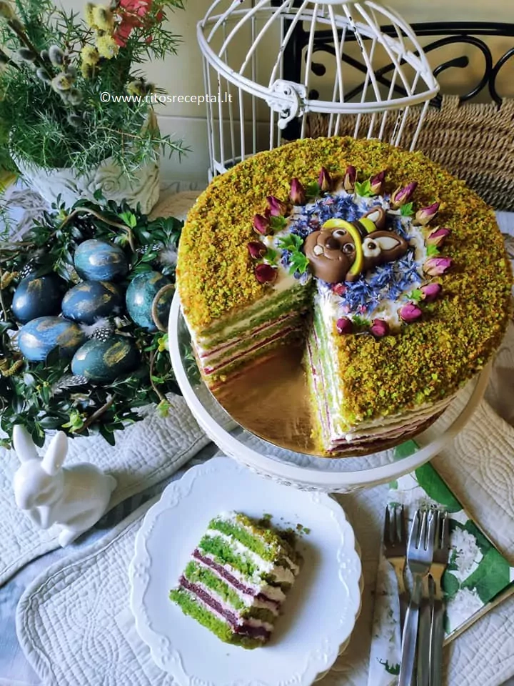 Pistacijų tortas su avietėmis