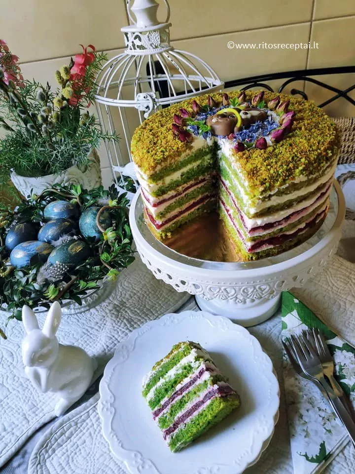 Pistacijų tortas su avietėmis