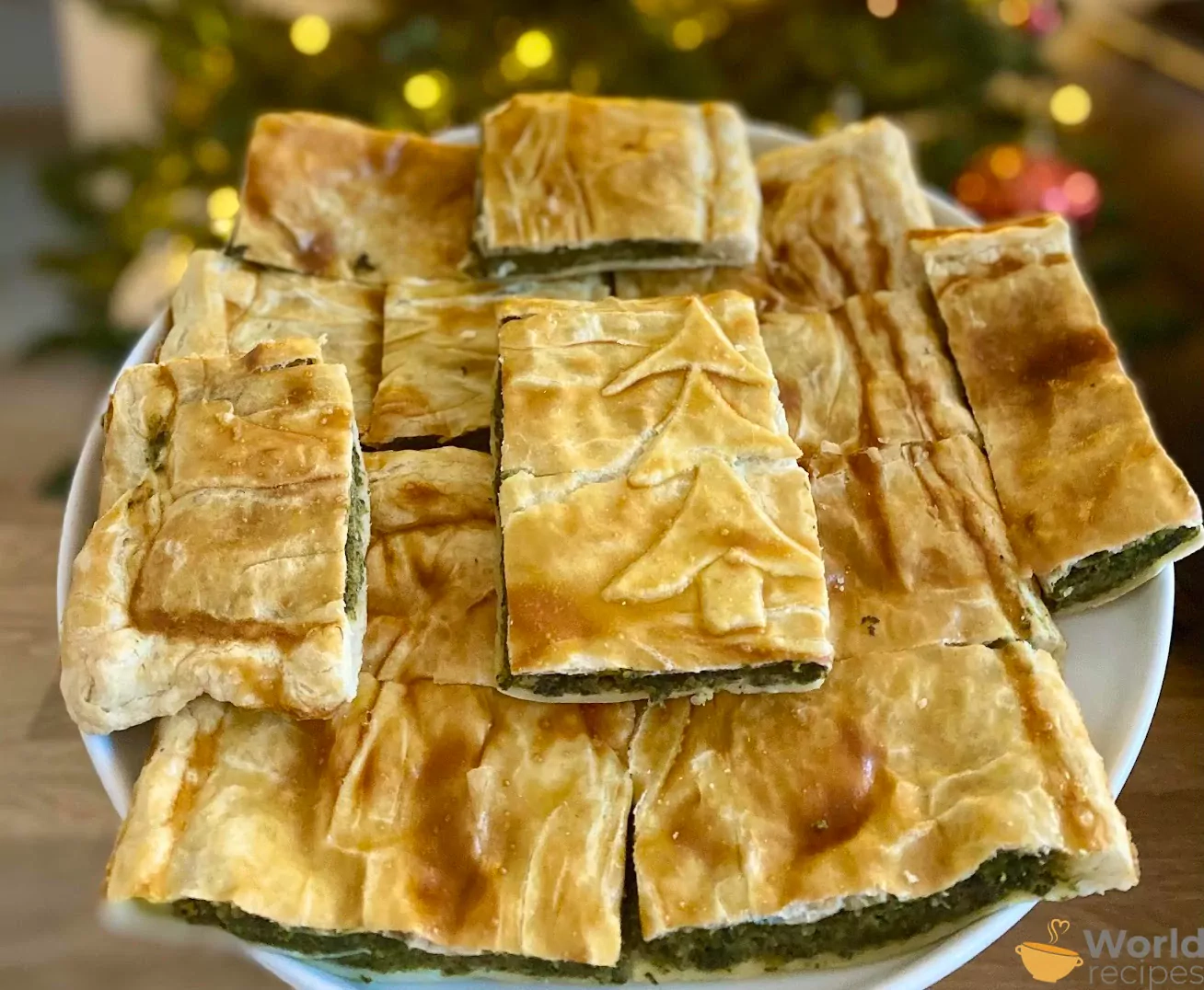 Sultingas sluoksniuotos tešlos pyragas su feta ir špinatais