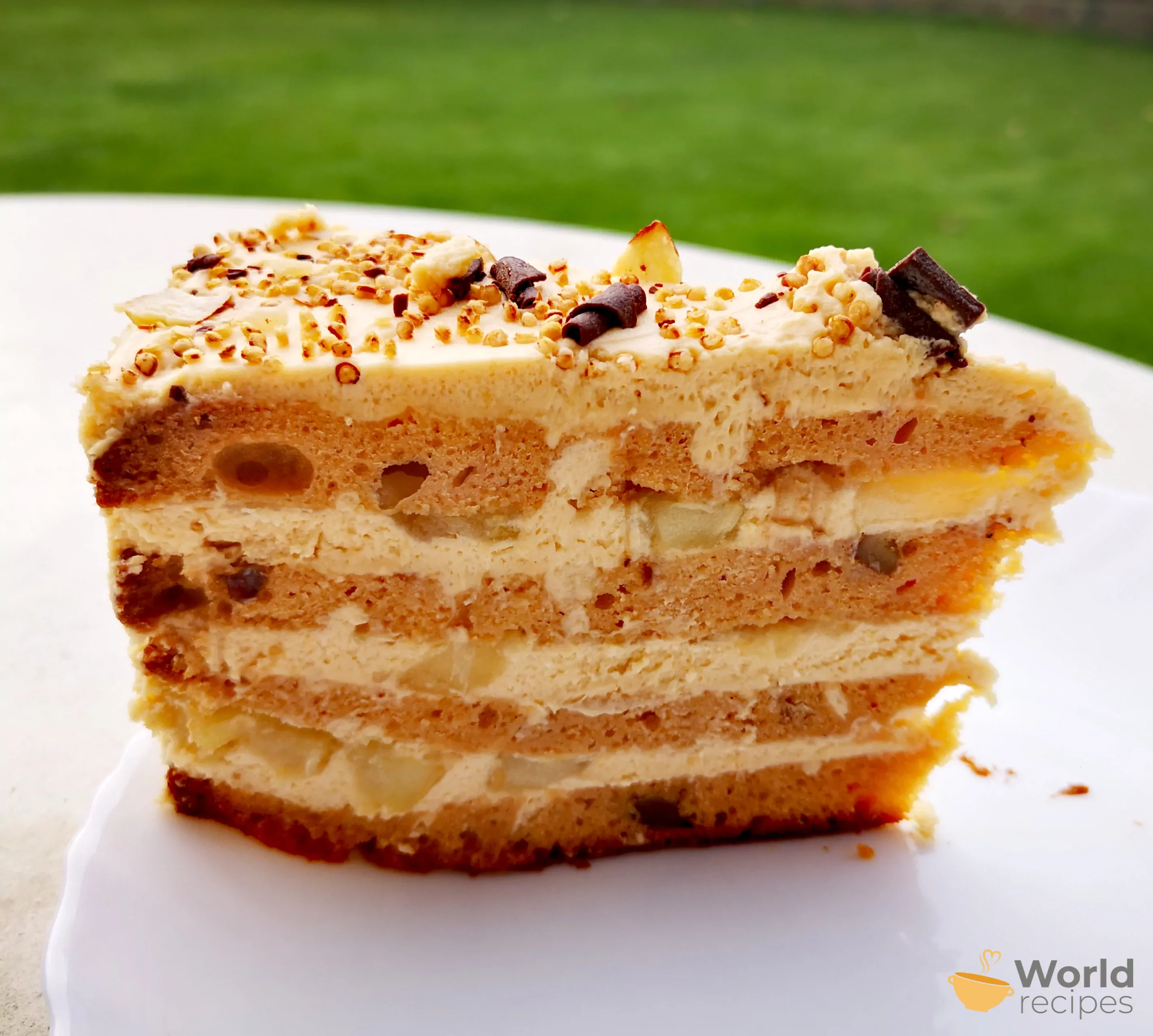 Karamelinis maskarponės kremo tortas su obuoliais